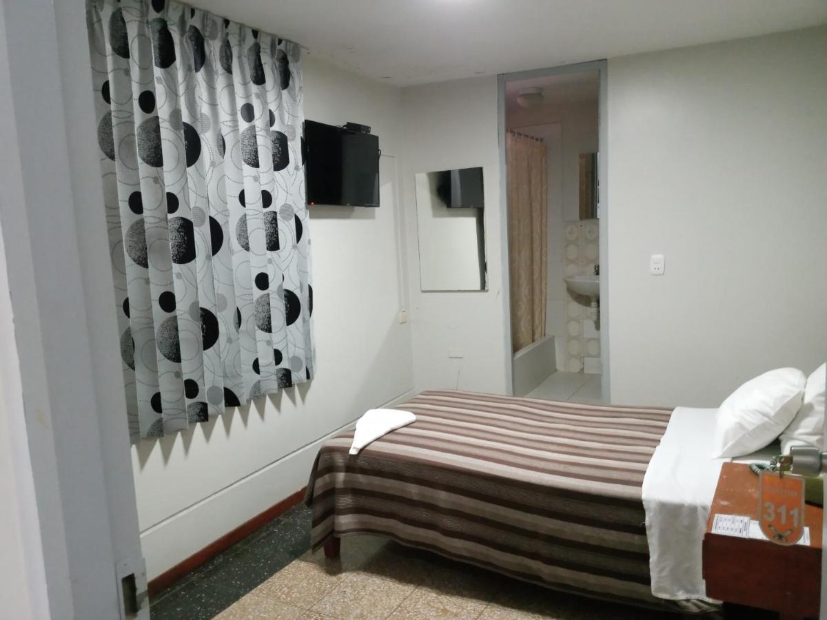צ'יקלאיו Hotel Plazza מראה חיצוני תמונה