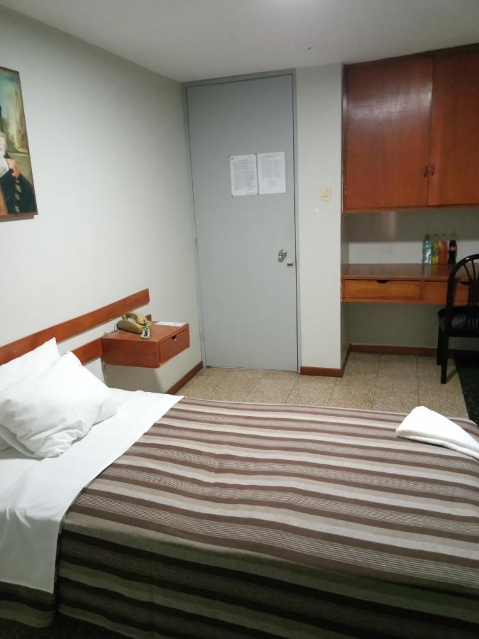 צ'יקלאיו Hotel Plazza מראה חיצוני תמונה