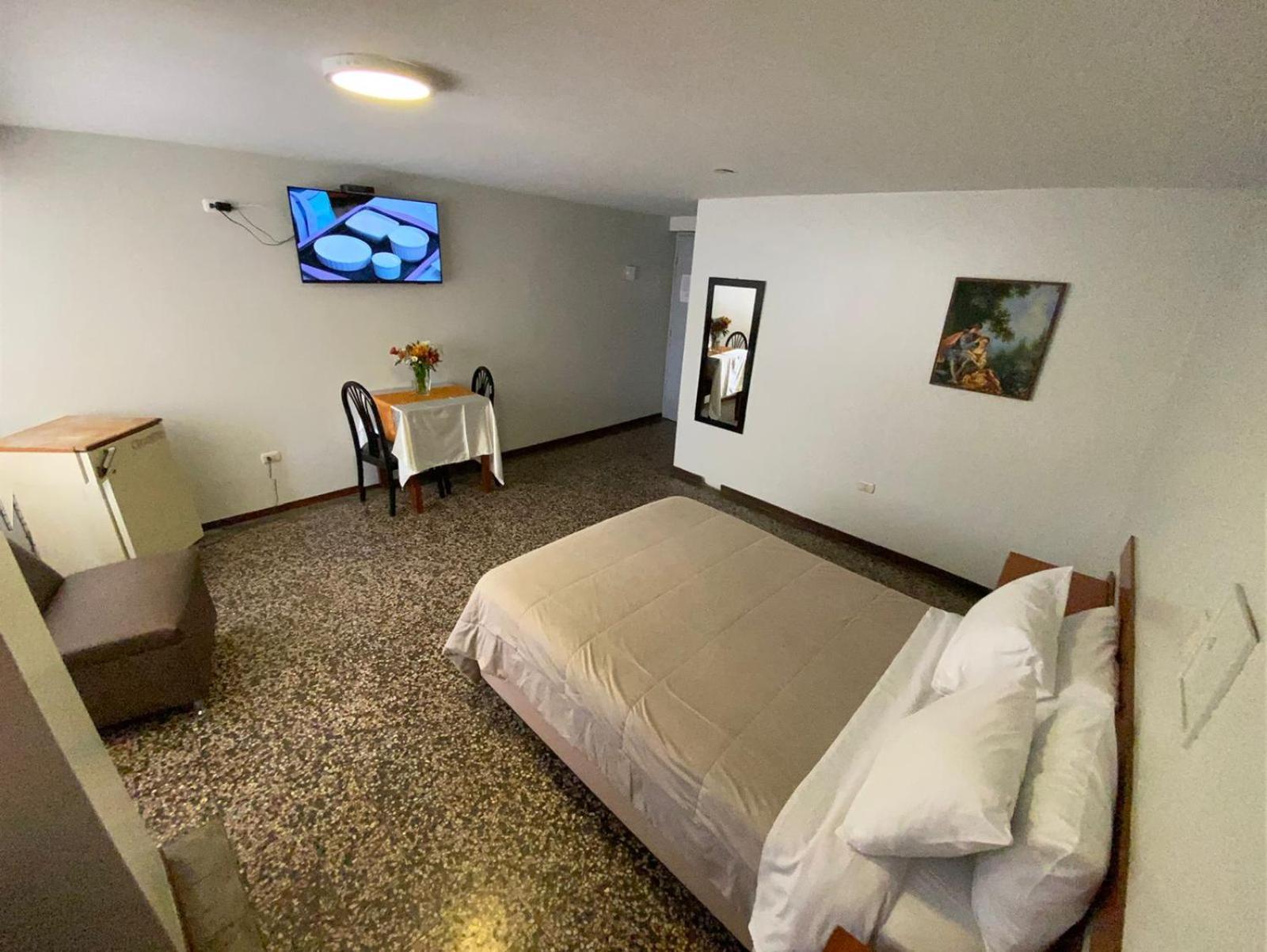 צ'יקלאיו Hotel Plazza מראה חיצוני תמונה