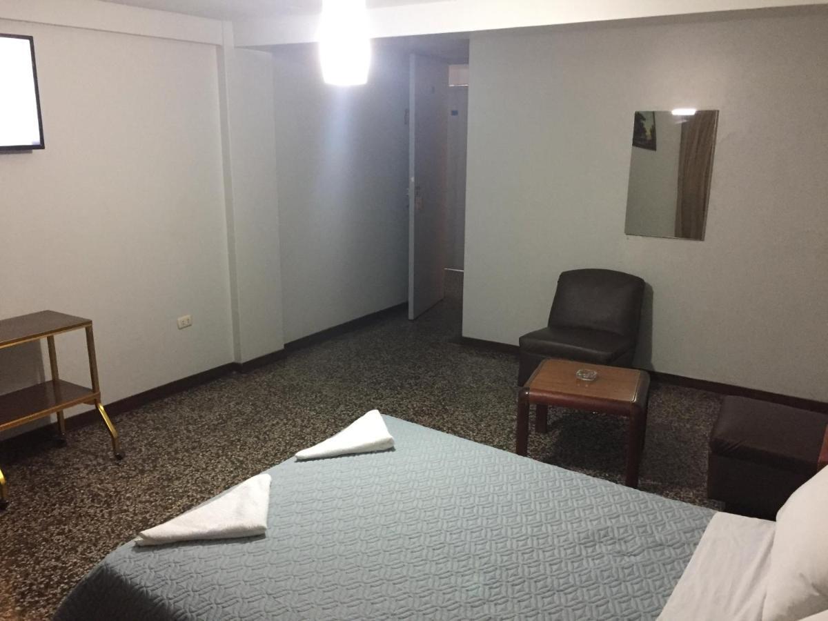 צ'יקלאיו Hotel Plazza מראה חיצוני תמונה