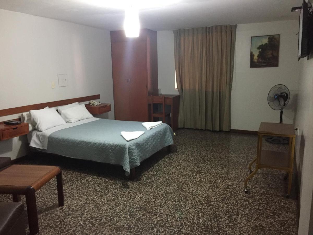 צ'יקלאיו Hotel Plazza מראה חיצוני תמונה
